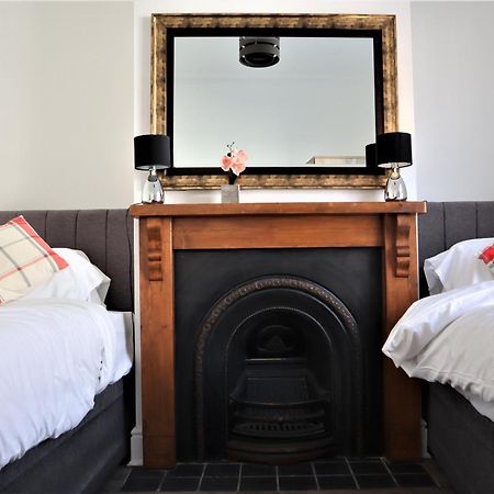Victoria 4 Bedroom Serviced House Short Lets - Near Northampton Gen Hosp & Town Centre Bagian luar foto