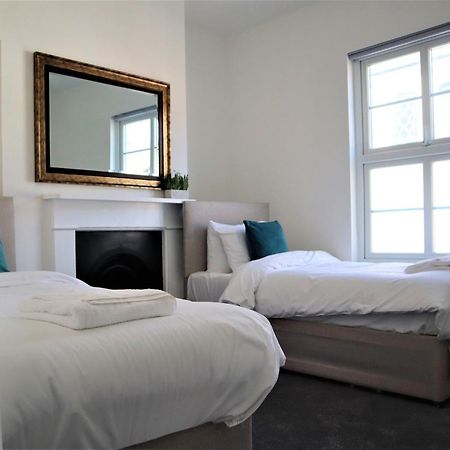 Victoria 4 Bedroom Serviced House Short Lets - Near Northampton Gen Hosp & Town Centre Bagian luar foto