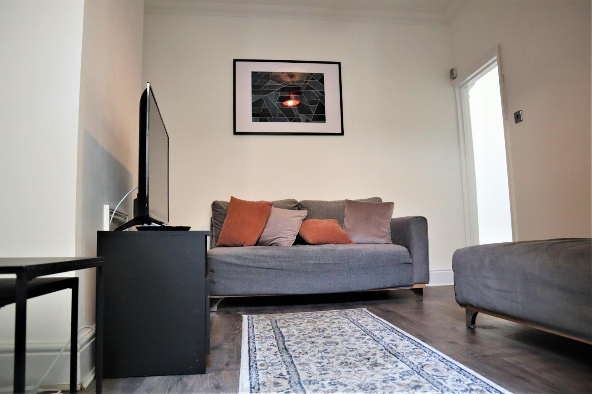 Victoria 4 Bedroom Serviced House Short Lets - Near Northampton Gen Hosp & Town Centre Bagian luar foto