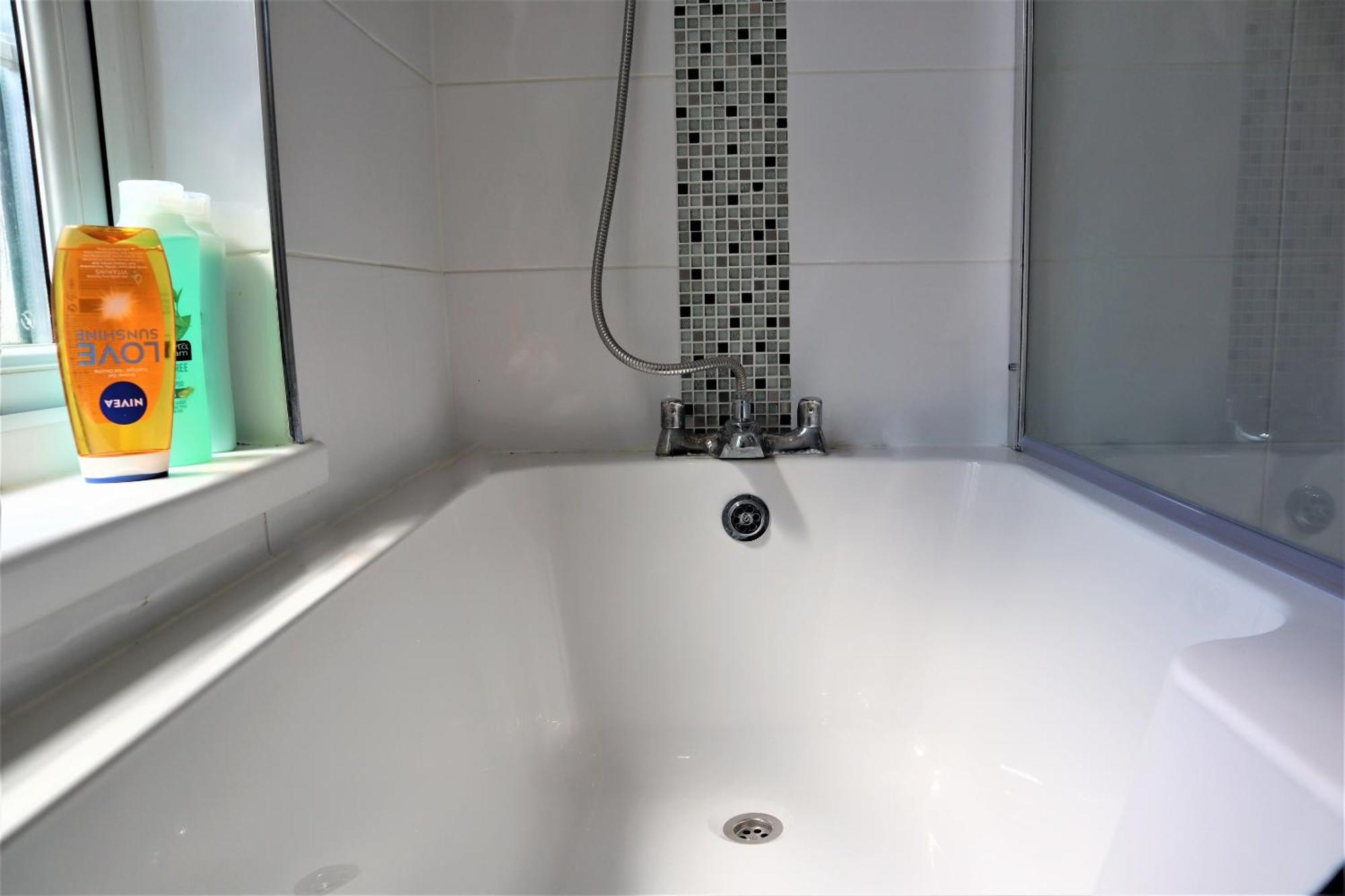 Victoria 4 Bedroom Serviced House Short Lets - Near Northampton Gen Hosp & Town Centre Bagian luar foto