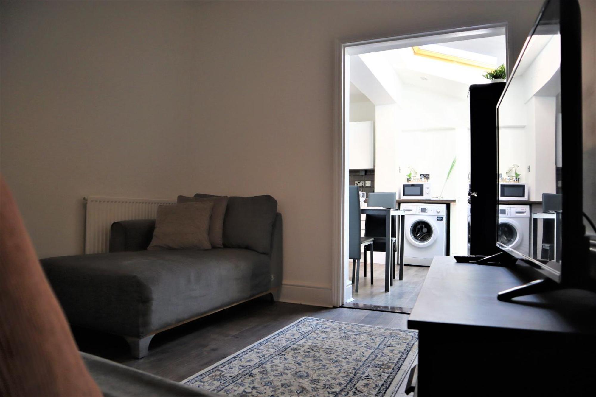 Victoria 4 Bedroom Serviced House Short Lets - Near Northampton Gen Hosp & Town Centre Bagian luar foto