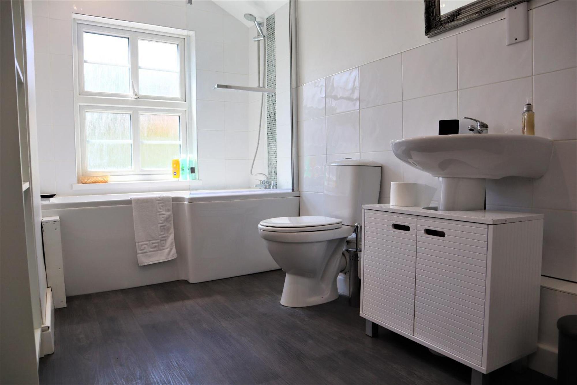 Victoria 4 Bedroom Serviced House Short Lets - Near Northampton Gen Hosp & Town Centre Bagian luar foto